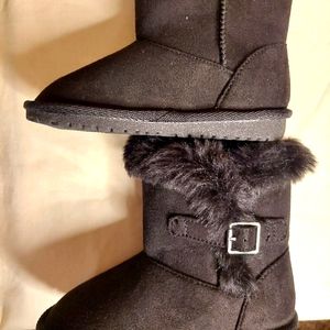The Childrens Place Black size 8 Toddler Fur Boots